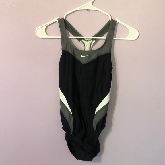 Nike Women’s Victory Color Block Power Back Tank One Piece Swimsuit - Picture 3 of 13